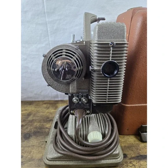 Revere Model 85 8mm film projector, excellent, works, beautiful, vintage